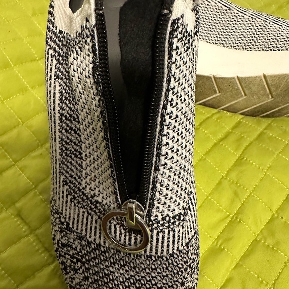 Cute Sneakers - Picture 5 of 7